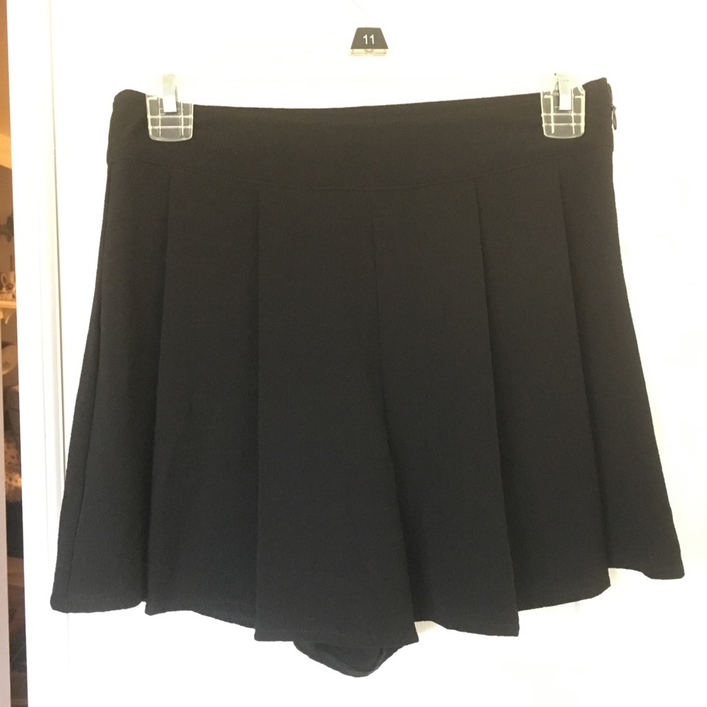 Black XS skort